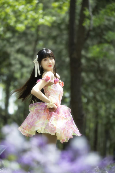 二月兰人像写真