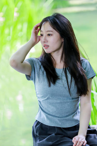 氣質斯文的邻家小妹