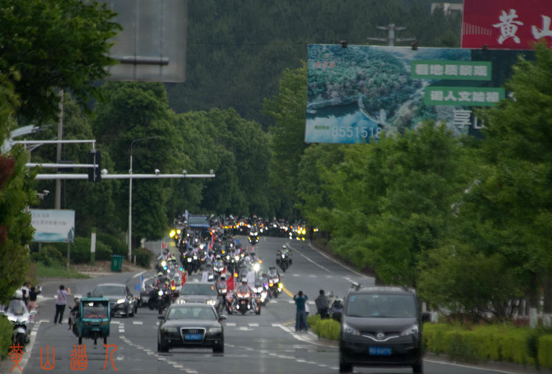 《咏宝马机车巡游》