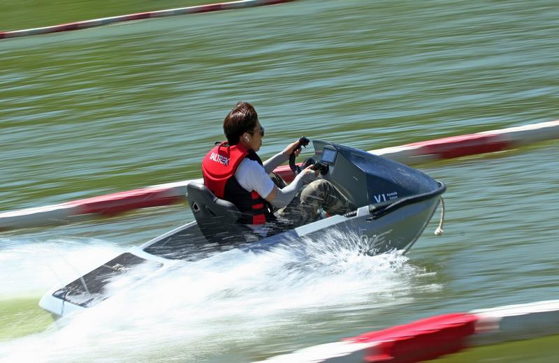 飞驰（摩托艇、慢速追焦）——（奥林