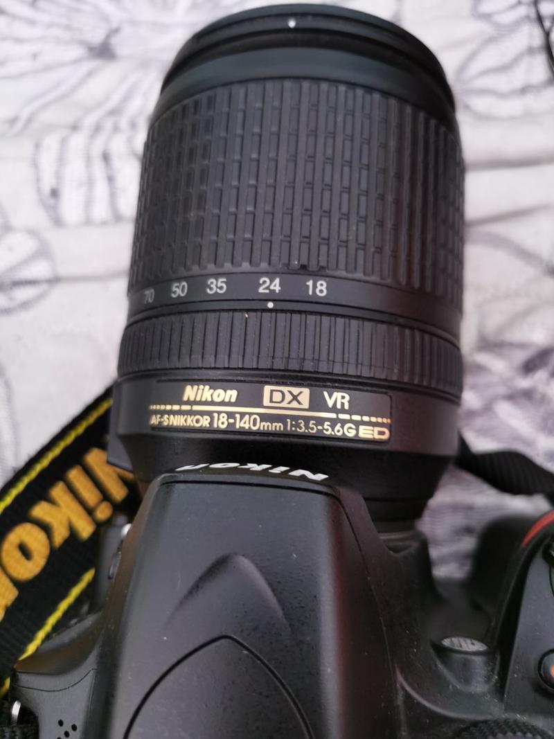尼康dx镜头卡在24mm焦段不动了，不能再往18mm了。
