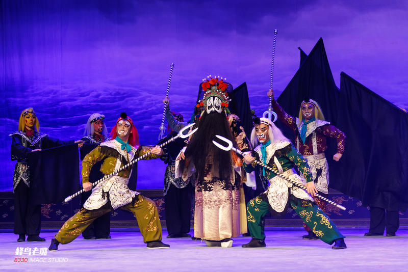 京剧魅力燃爆中华剧院，麒麟剧社封箱巨献《海瑞还朝》全场沸腾