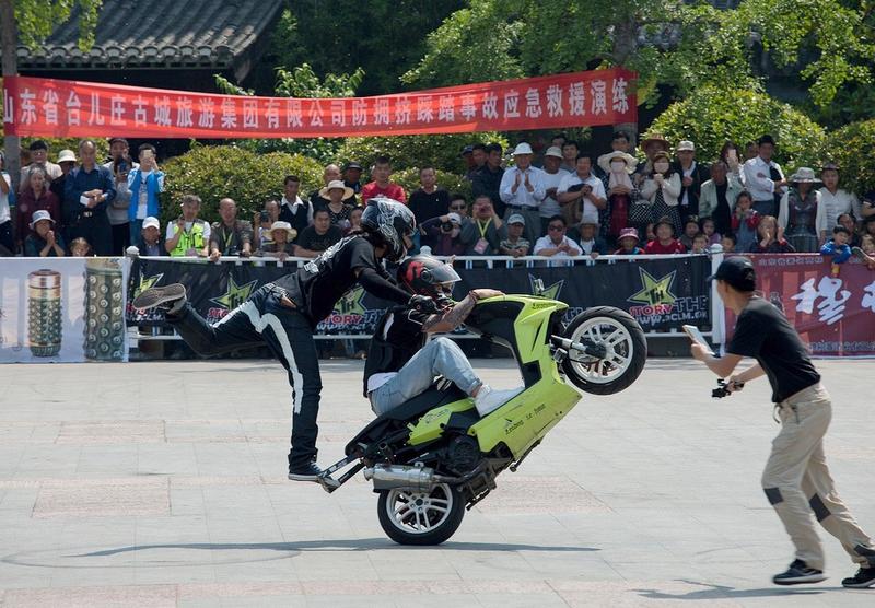 花样摩托表演