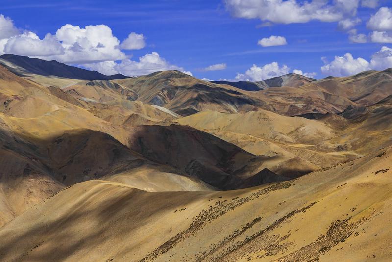 阿里狮泉河路边的风景（先蜂）