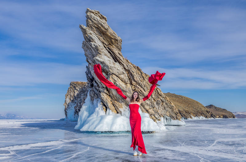 贝加尔湖奥利洪岛龙爪岩-冰上起舞