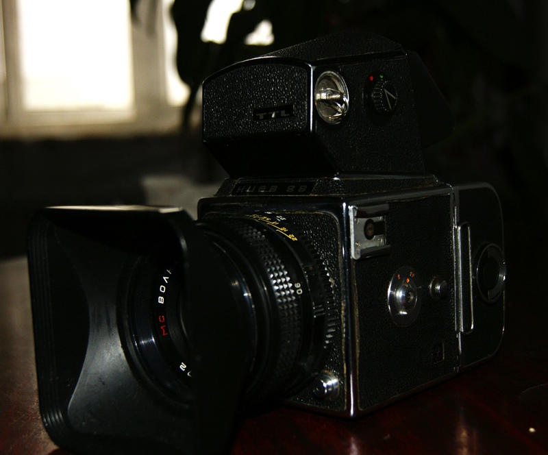 性价比最高的中画幅胶片单反——基辅88套机，￥1280到您家。